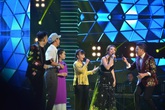 Dương Triệu Vũ - Thu Trang - Đoan Trang nhiệt tình... múa phụ họa học trò Cẩm Ly Dương Triệu Vũ - Thu Trang - Đoan Trang nhiệt tình... múa phụ họa học trò Cẩm Ly