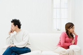 Chồng "trẻ trâu" ngồi chê vợ trẻ con Chồng "trẻ trâu" ngồi chê vợ trẻ con