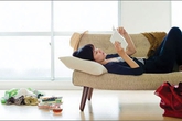 Mẹ chồng ra tay cứu con dâu vụng về Mẹ chồng ra tay cứu con dâu vụng về