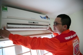 Những nghề hái ra tiền mùa nắng nóng: Làm một mùa, “ăn” cả năm Những nghề hái ra tiền mùa nắng nóng: Làm một mùa, “ăn” cả năm