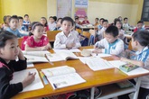 Hà Nội: Học sinh đông, lớp tiểu học thành “giảng đường” Hà Nội: Học sinh đông, lớp tiểu học thành “giảng đường”