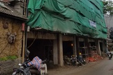 Chuyện lạ kỳ ở Lào Cai: Công trình bị đình chỉ, chủ nhà vẫn... cứ xây Chuyện lạ kỳ ở Lào Cai: Công trình bị đình chỉ, chủ nhà vẫn... cứ xây