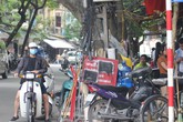 Phố cổ Hà Nội: Bãi trông xe “đè” lên luật Phố cổ Hà Nội: Bãi trông xe “đè” lên luật