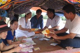 Oái oăm những người cứ mưa bão lại... ra đường Oái oăm những người cứ mưa bão lại... ra đường
