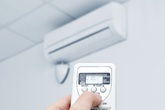 Trời nồm ẩm: Tuyệt đối không bật quạt, mở cửa thoáng Trời nồm ẩm: Tuyệt đối không bật quạt, mở cửa thoáng