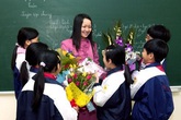 Phụ huynh nữ và nỗi băn khoăn “quà cho cô giáo” Phụ huynh nữ và nỗi băn khoăn “quà cho cô giáo”