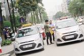 Sau “chiến dịch” đòi lại vỉa hè tại Hà Nội: Đường lớn thông thoáng nhưng nhiều ngõ nhỏ kẹt cứng Sau “chiến dịch” đòi lại vỉa hè tại Hà Nội: Đường lớn thông thoáng nhưng nhiều ngõ nhỏ kẹt cứng