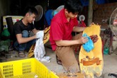 Chàng trai tận dụng phế phẩm gỗ, thu trăm triệu đồng/năm Chàng trai tận dụng phế phẩm gỗ, thu trăm triệu đồng/năm