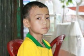 Cháu bé mắc bệnh nan y cái gì cũng thiếu, trừ nước mắt Cháu bé mắc bệnh nan y cái gì cũng thiếu, trừ nước mắt