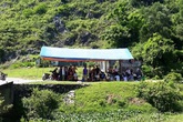 Huyện Nga Sơn, Thanh Hóa: Người dân lập lán chặn xe chở rác Huyện Nga Sơn, Thanh Hóa: Người dân lập lán chặn xe chở rác