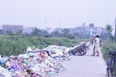 Tiên Du, Bắc Ninh: Nhà có đám ma, phải thuê máy xúc về dọn... rác Tiên Du, Bắc Ninh: Nhà có đám ma, phải thuê máy xúc về dọn... rác