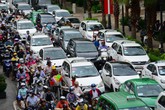 Hà Nội: Nhiều tranh luận về ý tưởng thu phí ô-tô khi cố đi vào chỗ... tắc đường Hà Nội: Nhiều tranh luận về ý tưởng thu phí ô-tô khi cố đi vào chỗ... tắc đường