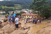 Tuyệt đối không để người dân bị đói và thiếu thuốc chữa bệnh Tuyệt đối không để người dân bị đói và thiếu thuốc chữa bệnh