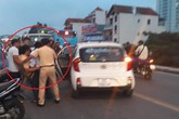 Thanh niên đâm xe vào CSGT Hà Nội đã ra trình diện Thanh niên đâm xe vào CSGT Hà Nội đã ra trình diện