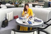 Bất ngờ hình ảnh Hoa hậu Thu Thảo diện váy thùng thình, chân đi giày bệt Bất ngờ hình ảnh Hoa hậu Thu Thảo diện váy thùng thình, chân đi giày bệt