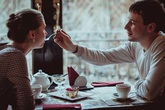 Lý do khiến phụ nữ độc thân thường rơi vào lưới tình của đàn ông qua một đời vợ Lý do khiến phụ nữ độc thân thường rơi vào lưới tình của đàn ông qua một đời vợ