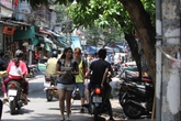Vỉa hè phố cổ Hà Nội "thất thủ" Vỉa hè phố cổ Hà Nội "thất thủ"