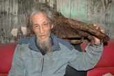Chuyện về người đàn ông có mái tóc "ma làm" 10 năm không cắt Chuyện về người đàn ông có mái tóc "ma làm" 10 năm không cắt