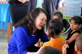 Thứ trưởng GD&ĐT: Tôi đau lòng khi xem clip bảo mẫu đánh trẻ ở Sài Gòn Thứ trưởng GD&ĐT: Tôi đau lòng khi xem clip bảo mẫu đánh trẻ ở Sài Gòn