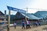 Cuộc sống của 46 thầy ở trường tiểu học chưa từng có giáo viên nữ Cuộc sống của 46 thầy ở trường tiểu học chưa từng có giáo viên nữ