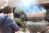 Clip: Sư thầy hướng dẫn cách đi lễ chùa, thắp hương sao cho đúng nhất Clip: Sư thầy hướng dẫn cách đi lễ chùa, thắp hương sao cho đúng nhất