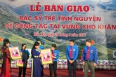Món quà đặc biệt của Bộ trưởng Bộ Y tế giành riêng cho 7 bác sĩ trẻ đầu tiên về vùng khó khăn công tác Món quà đặc biệt của Bộ trưởng Bộ Y tế giành riêng cho 7 bác sĩ trẻ đầu tiên về vùng khó khăn công tác