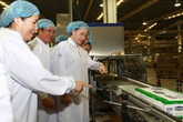 Vinamilk chia sẻ khó khăn với trẻ em vùng lũ Vinamilk chia sẻ khó khăn với trẻ em vùng lũ