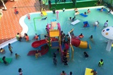 Cháu bé 9 tuổi chết đuối trong hồ bơi đông người Cháu bé 9 tuổi chết đuối trong hồ bơi đông người