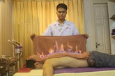 Kỳ lạ đốt lưng trị mệt mỏi, cảm cúm đau nhức xương khớp Kỳ lạ đốt lưng trị mệt mỏi, cảm cúm đau nhức xương khớp