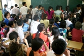 Hà Nội: Đầu năm học, phụ huynh ám ảnh tiền “tự nguyện” Hà Nội: Đầu năm học, phụ huynh ám ảnh tiền “tự nguyện”