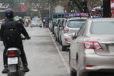 "Chiến dịch" đòi lại vỉa hè ở Hà Nội: Người đi ô tô "méo mặt" tìm chỗ đậu "Chiến dịch" đòi lại vỉa hè ở Hà Nội: Người đi ô tô "méo mặt" tìm chỗ đậu