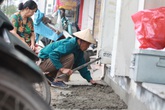 Hà Nội: Người dân ở Xã Đàn bắt đầu xây tam cấp lùi vào trong nhà Hà Nội: Người dân ở Xã Đàn bắt đầu xây tam cấp lùi vào trong nhà