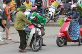 Grabbike giả "đại náo" bến xe Mỹ Đình Grabbike giả "đại náo" bến xe Mỹ Đình
