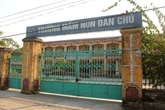 Hải Dương: Bé trai 3 tuổi ngã từ tầng 2 xuống sân bê tông may mắn thoát chết Hải Dương: Bé trai 3 tuổi ngã từ tầng 2 xuống sân bê tông may mắn thoát chết