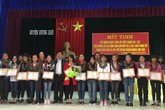 Hương Khê, Hà Tĩnh: Biểu dương gia đình sinh hai con một bề là gái Hương Khê, Hà Tĩnh: Biểu dương gia đình sinh hai con một bề là gái