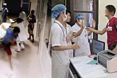 Đau lòng khi nhân viên y tế bị chửi mắng, xúc phạm Đau lòng khi nhân viên y tế bị chửi mắng, xúc phạm