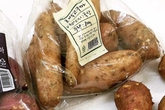 Khoai lang Hàn Quốc 400 ngàn/kg: Chị em mua ăn trừ bữa Khoai lang Hàn Quốc 400 ngàn/kg: Chị em mua ăn trừ bữa
