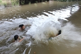 Hải Dương: Bố đẻ bàng hoàng phát hiện hai con ruột tử vong dưới ao Hải Dương: Bố đẻ bàng hoàng phát hiện hai con ruột tử vong dưới ao