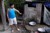 Khu tái định cư Tà Mít, Lai Châu: Sống cạnh sông, suối, dân vẫn “khát nước” Khu tái định cư Tà Mít, Lai Châu: Sống cạnh sông, suối, dân vẫn “khát nước”