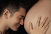 Giữa tin đồn đẻ thuê, Huỳnh Hiểu Minh tung ảnh bầu cực gợi cảm của vợ Giữa tin đồn đẻ thuê, Huỳnh Hiểu Minh tung ảnh bầu cực gợi cảm của vợ