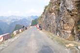 Hà Giang: Du khách ngoại quốc rơi xuống vực sâu Hà Giang: Du khách ngoại quốc rơi xuống vực sâu