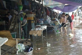 Nghệ An: Tiểu thương chợ Vinh khốn khổ sau mưa lớn Nghệ An: Tiểu thương chợ Vinh khốn khổ sau mưa lớn