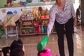 'Có những cô giáo coi đánh trẻ là chuyện đương nhiên' 'Có những cô giáo coi đánh trẻ là chuyện đương nhiên'