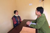 Khởi tố người giúp việc “tung hứng” bé gái 2 tháng tuổi Khởi tố người giúp việc “tung hứng” bé gái 2 tháng tuổi