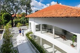 Nhà 70 tuổi ở Sài Gòn được "hô biến" thành dinh thự hiện đại đẹp miễn chê Nhà 70 tuổi ở Sài Gòn được "hô biến" thành dinh thự hiện đại đẹp miễn chê
