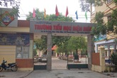Thực hư bữa ăn 19.000 đồng của học sinh tiểu học chỉ có miếng cá thu và rau muống. Thực hư bữa ăn 19.000 đồng của học sinh tiểu học chỉ có miếng cá thu và rau muống.