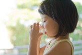 Những lưu ý quan trọng về cách uống Oresol khi bị sốt xuất huyết Những lưu ý quan trọng về cách uống Oresol khi bị sốt xuất huyết