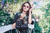 Chiếc kính 11 triệu đồng gây sốt của Dior được kỳ công tạo nên như thế nào Chiếc kính 11 triệu đồng gây sốt của Dior được kỳ công tạo nên như thế nào