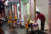 Không phải ai cũng biết, cúng giao thừa trong nhà hay ngoài trời trước? Không phải ai cũng biết, cúng giao thừa trong nhà hay ngoài trời trước?