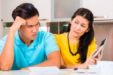 Cuộc sống ngạt thở của các bà vợ có chồng 'đếm củ dưa hành' Cuộc sống ngạt thở của các bà vợ có chồng 'đếm củ dưa hành'